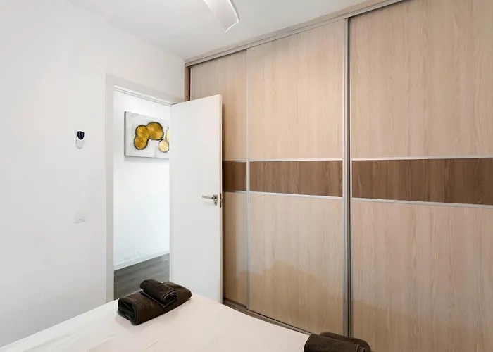 1210 In Area Apartment *